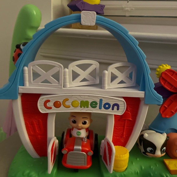 Cocomelon Farm Playset - Picture 2 of 5